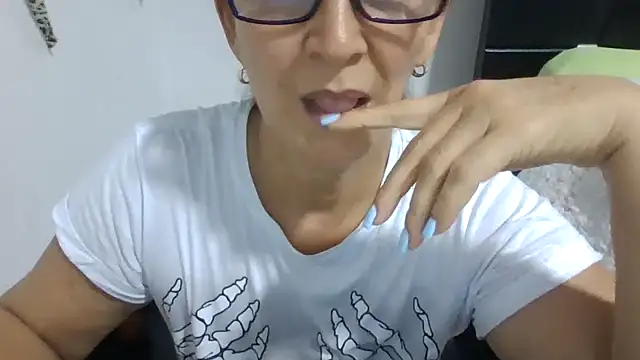 MiaVega live sex cam