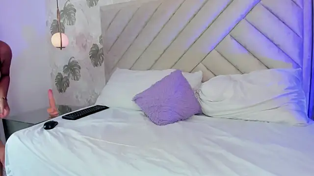 Lolaa-evans's cam snapshot