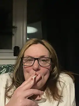 Busty-GilfQuinn's cam snapshot