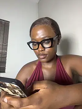 Moonzy77 live sex cam