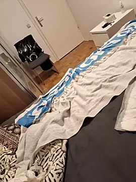 Mika-x1 live sex cam