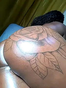 Hugemassivebootie's cam snapshot