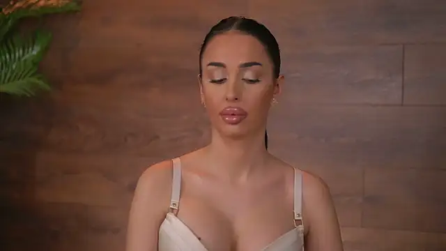 KairaAndrews live sex cam