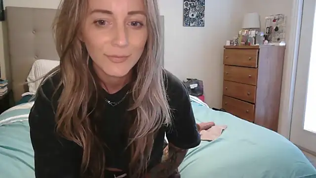 Heyitsmee33 live sex cam