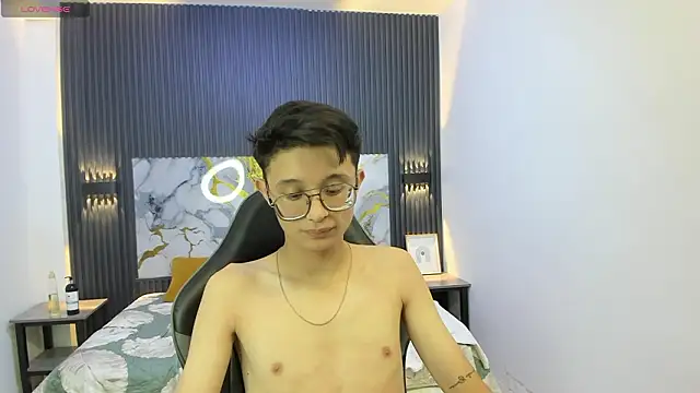 SantiagoRusso18 live sex cam