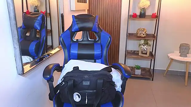 Kenya--Buhle live sex cam