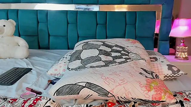 XimenaRougge live sex cam