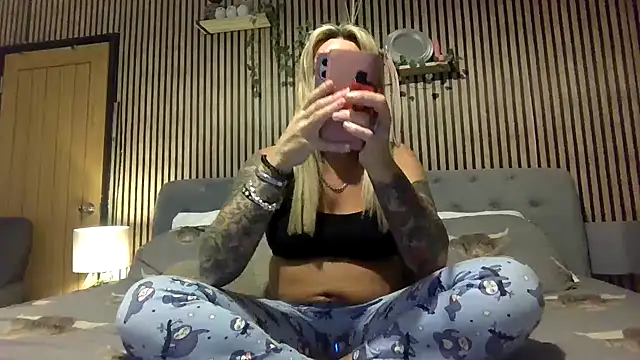 poppyinga1's cam snapshot