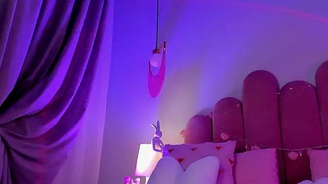 ElsaYoung live sex cam