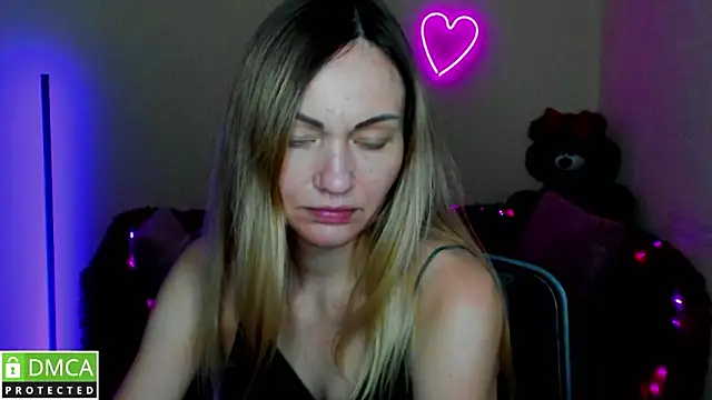 BlondMikey22 live sex cam