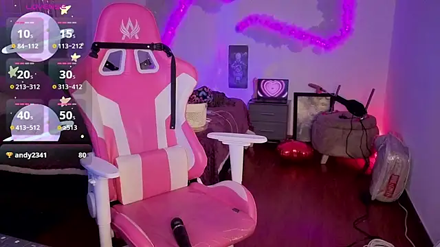 larah_uwu live sex cam