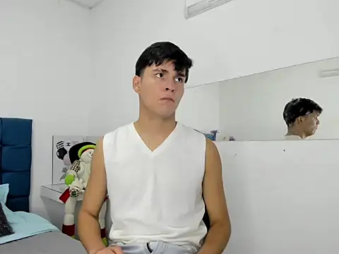 Aaron_Foxxx live sex cam