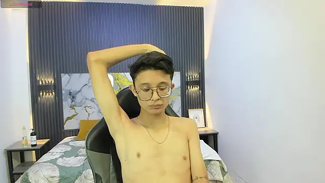 SantiagoRusso18 live sex cam