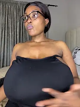 Bustygoddess32 live sex cam