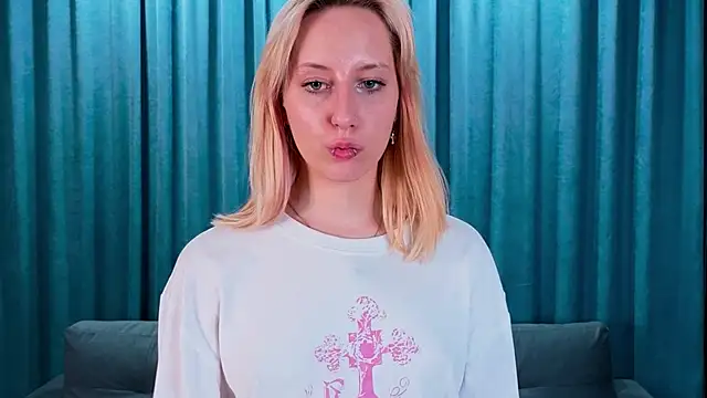 EmilyReyess's cam snapshot