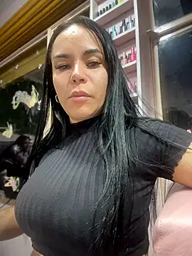 Naatalia live sex cam