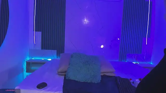 Shantall-blue's cam snapshot