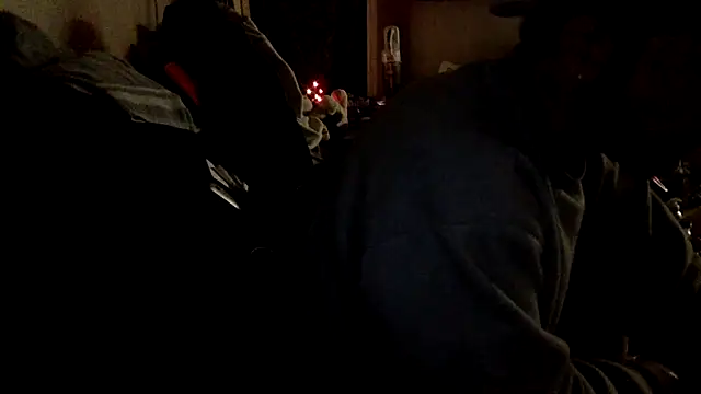 tongueispowerr6d9's cam snapshot