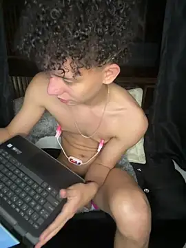 yoursexyjose's cam snapshot