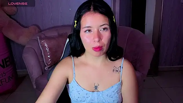 Kylia_a's cam snapshot