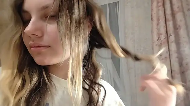 loaneei's cam snapshot