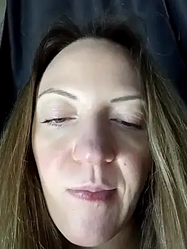 KattyLuuu's cam snapshot