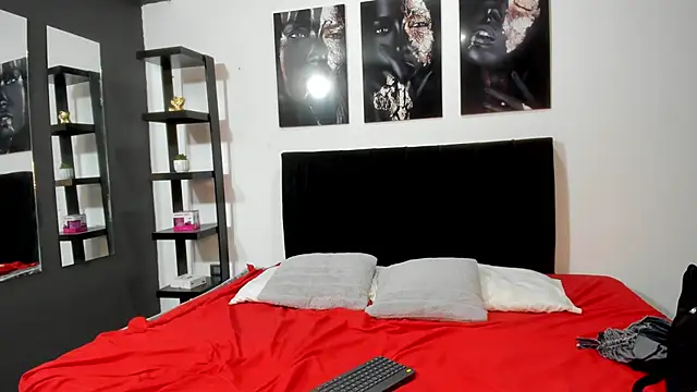 brendaandbella's cam snapshot