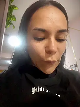 Naatalia live sex cam