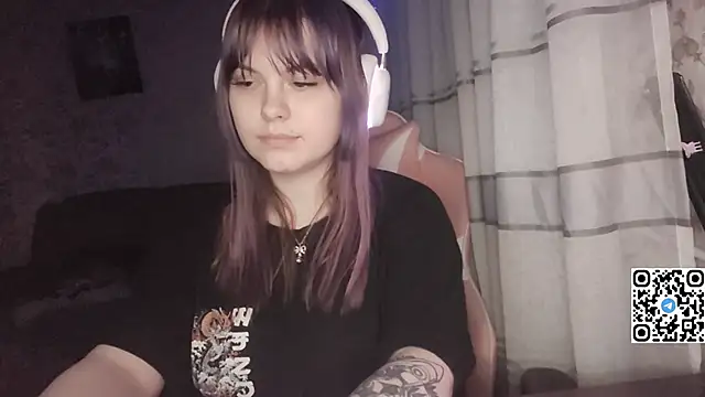 KristiBloom live sex cam