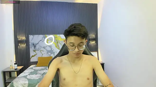 SantiagoRusso18 live sex cam