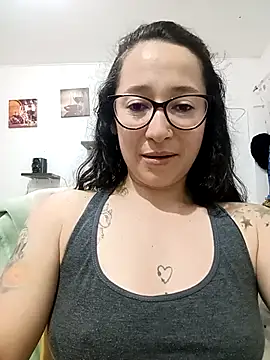 emilypoppy3 live sex cam