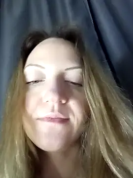 KattyLuuu's cam snapshot