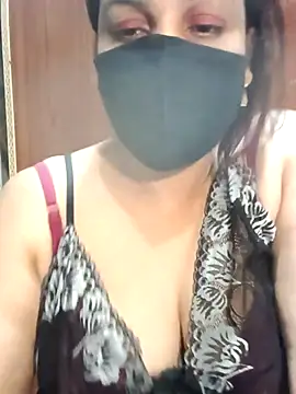 01Mona's cam snapshot