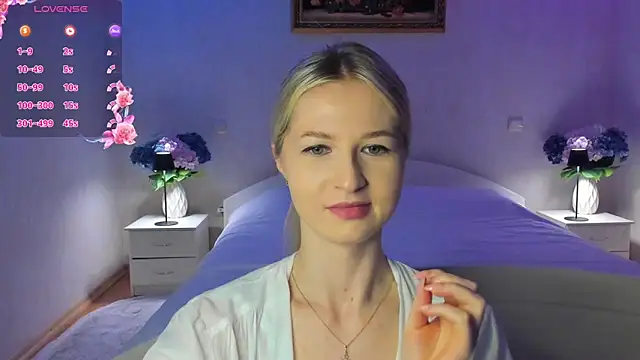 Julie_Blaze's cam snapshot