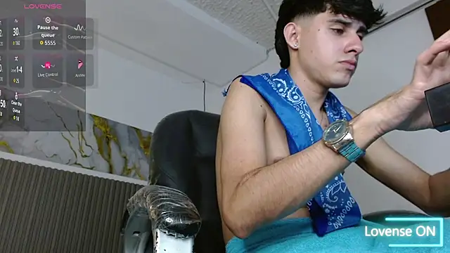 Dyla_n18 live sex cam