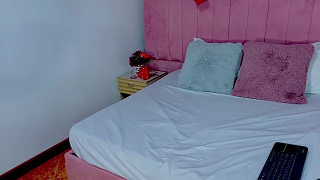 EMILYJOHNSON01's cam snapshot