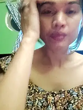 QueenSoreal live sex cam