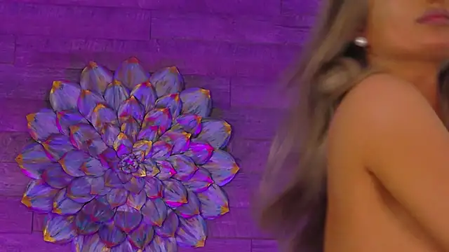 LoraDevine live sex cam