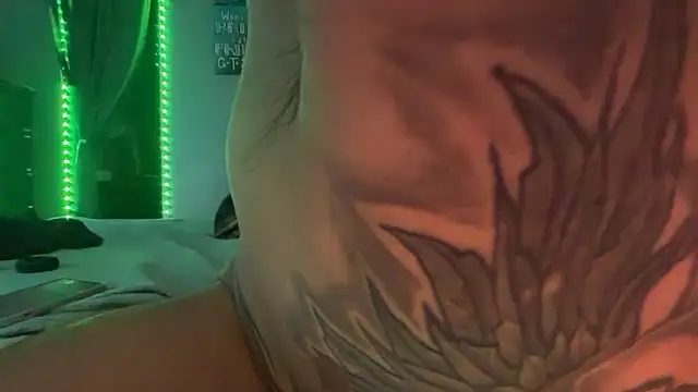 RoodoggXL live sex cam