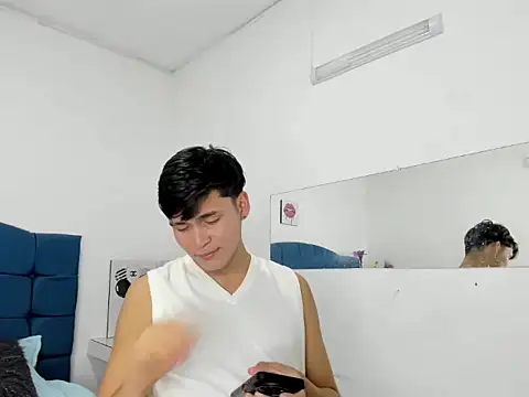 Aaron_Foxxx live sex cam