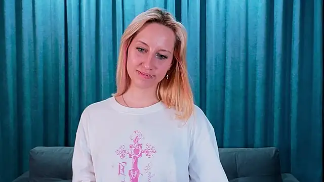 EmilyReyess's cam snapshot