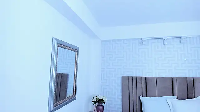 naishaa_'s cam snapshot