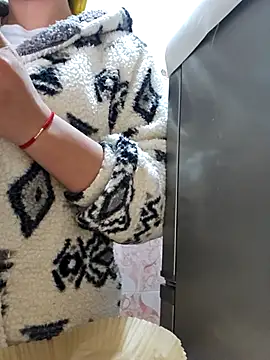 Sexy-girl live sex cam