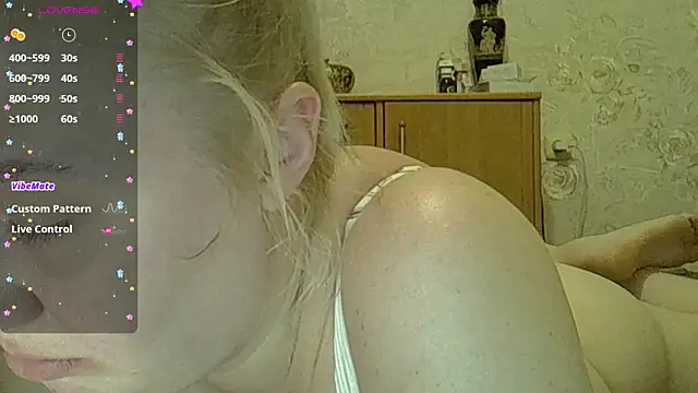 CurvyWild_Lady30's cam snapshot