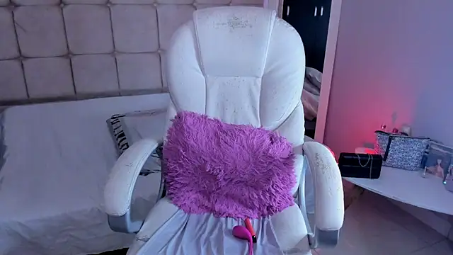 SusiMaison's cam snapshot