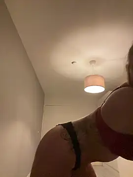 nastyblondemilf's cam snapshot