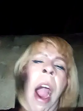 blondebitchlitle live sex cam