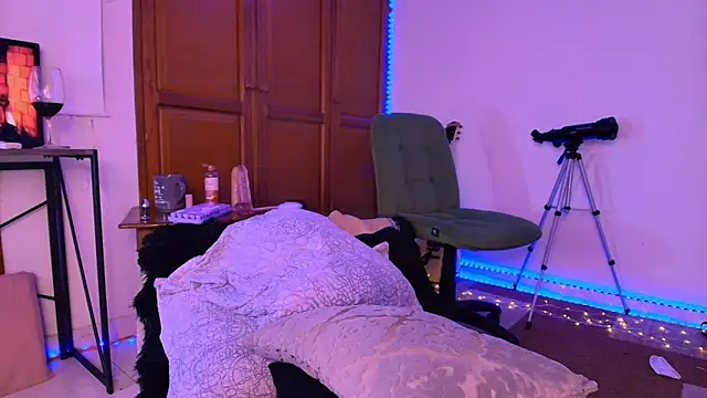 Giantonelawow live sex cam