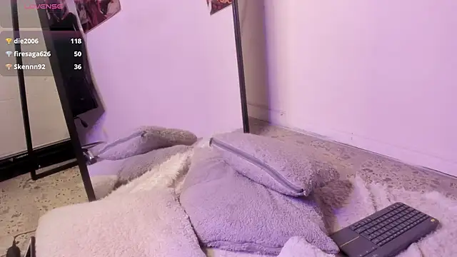 Luna-Chann live sex cam