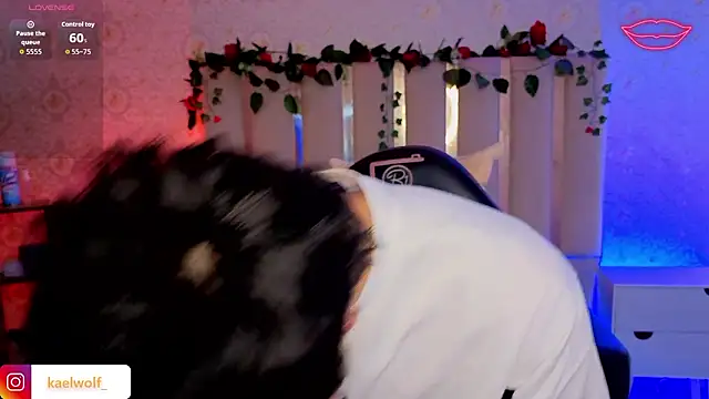 kaelwolf_tay live sex cam